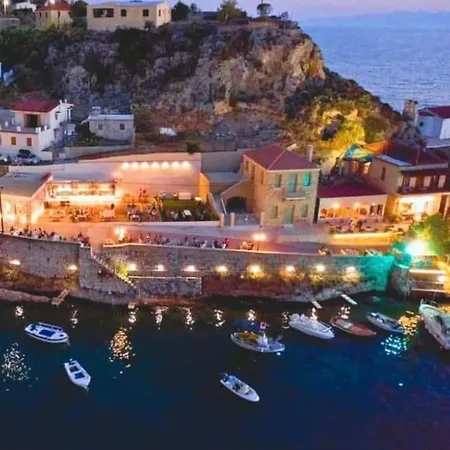 80 τ.μ. δίπλα από την θάλασσα στην ελιά.