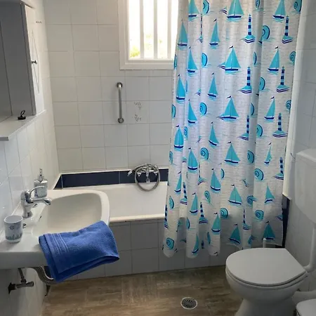 80 τ.μ. δίπλα από την θάλασσα στην ελιά. Daire Elia (Laconia)