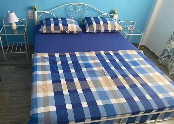 80 τ.μ. δίπλα από την θάλασσα στην ελιά.