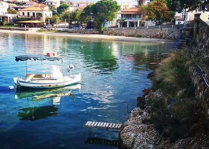 80 τ.μ. δίπλα από την θάλασσα στην ελιά. Апартаменты Лакония