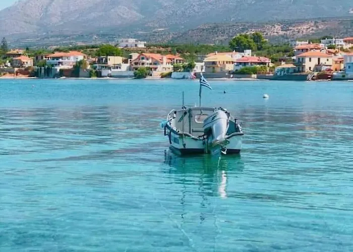 80 τ.μ. δίπλα από την θάλασσα στην ελιά.