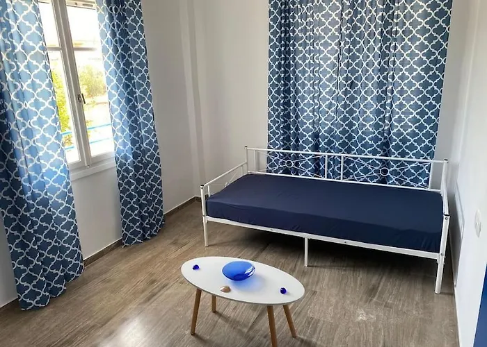 80 τ.μ. δίπλα από την θάλασσα στην ελιά. * Лакония